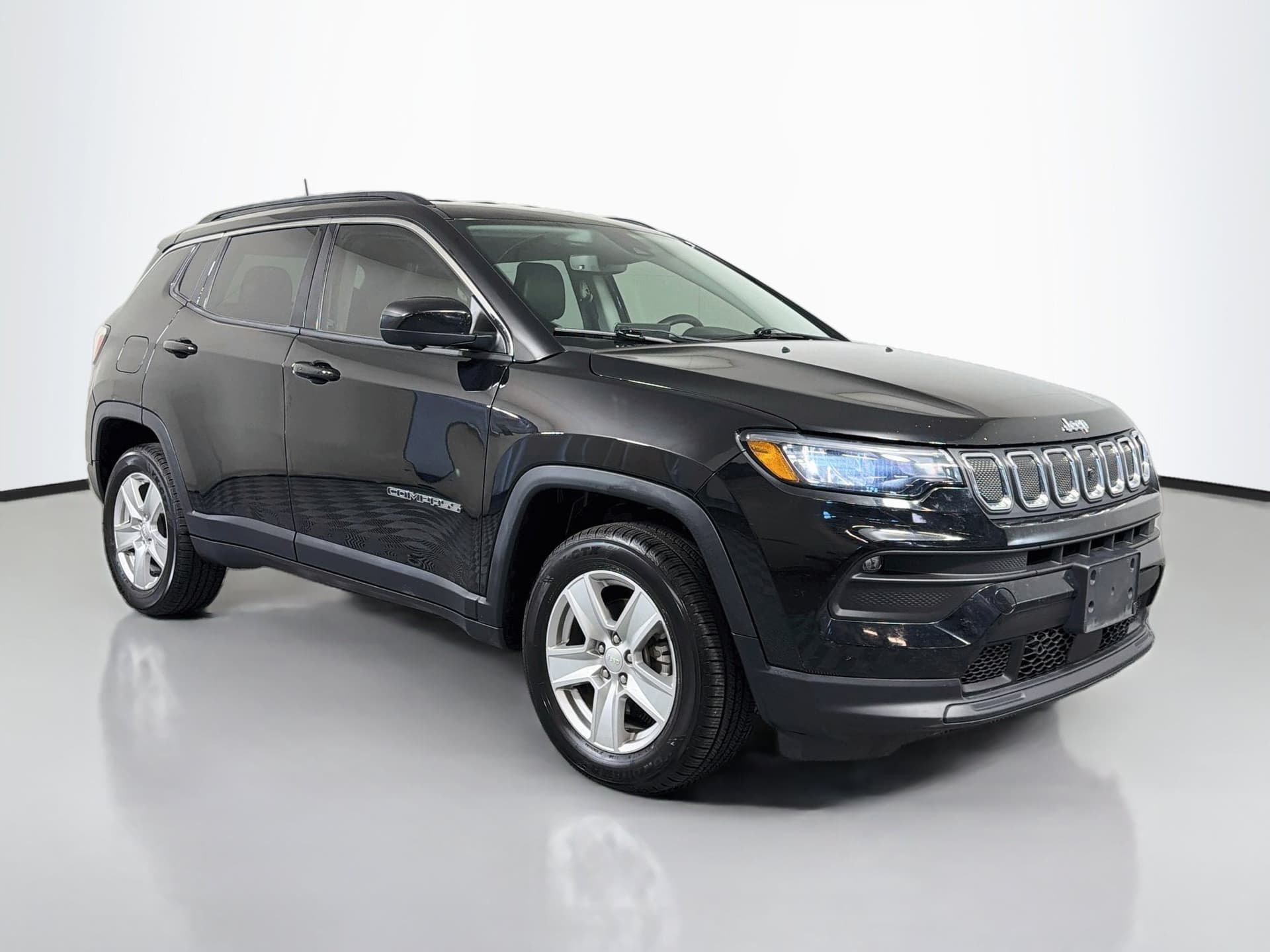 2022 Jeep Compass Latitude — photo 1 of 35