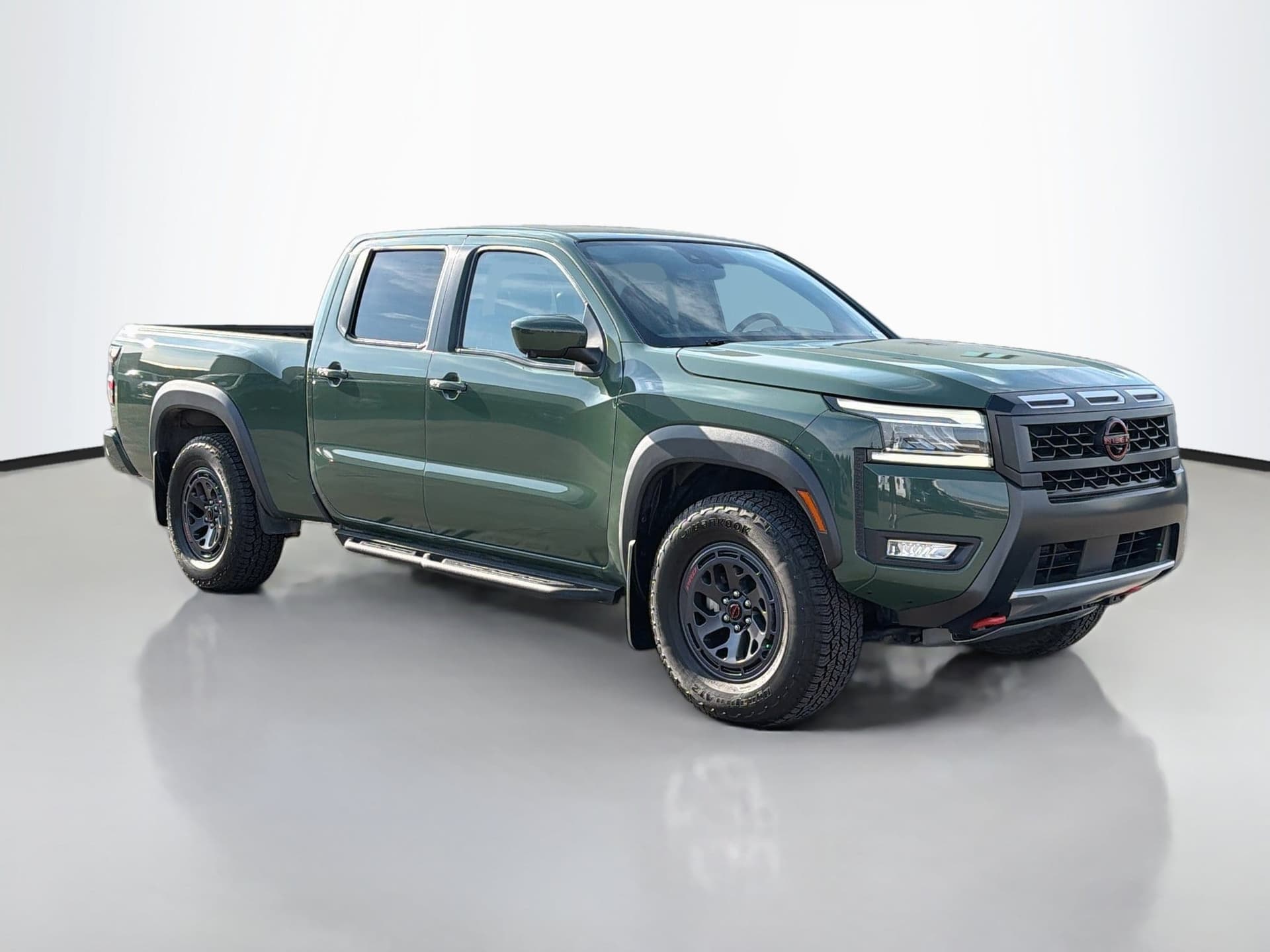 2025 Nissan Frontier PRO-4X — photo 1 of 33