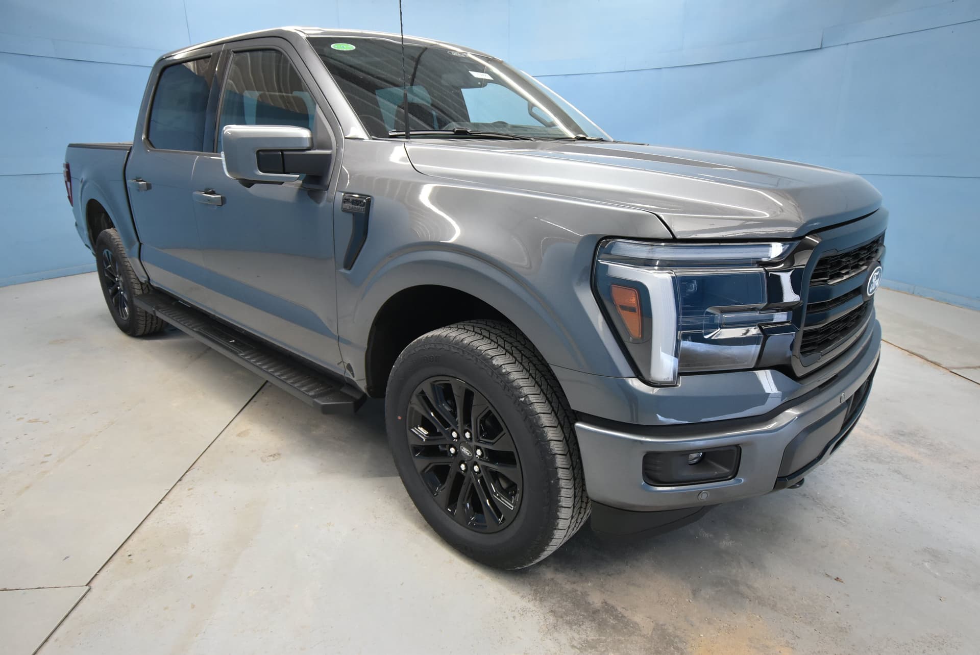 2026 Ford F-150 LARIAT — photo 1 of 50