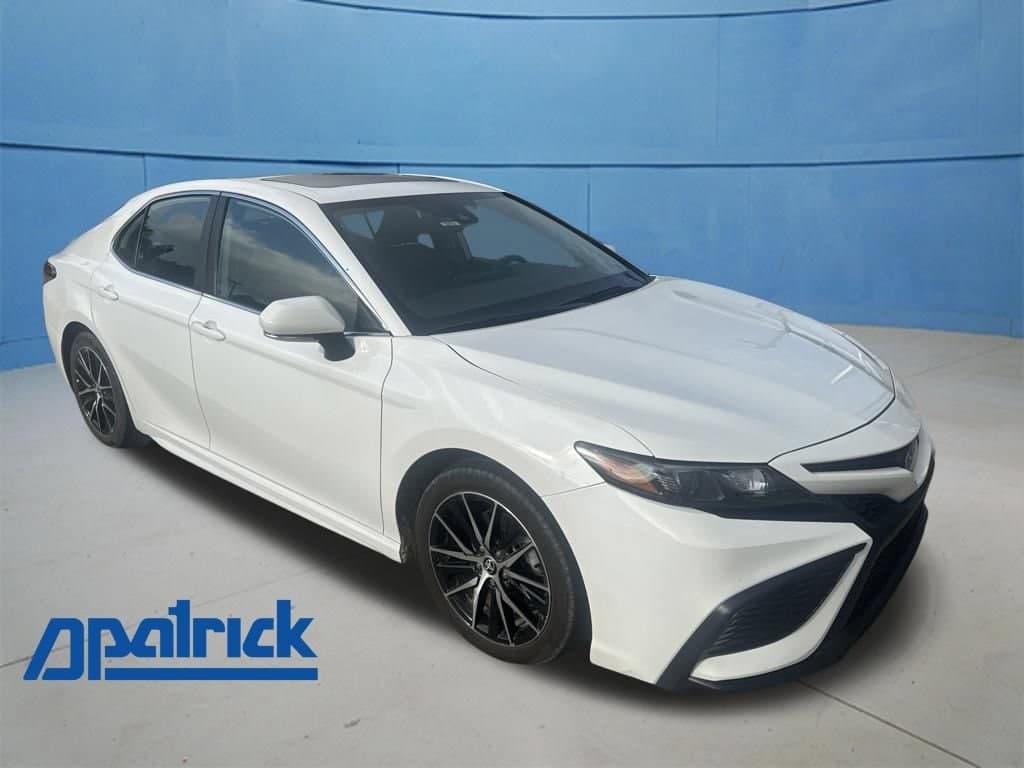 2024 Toyota Camry SE — photo 1 of 16