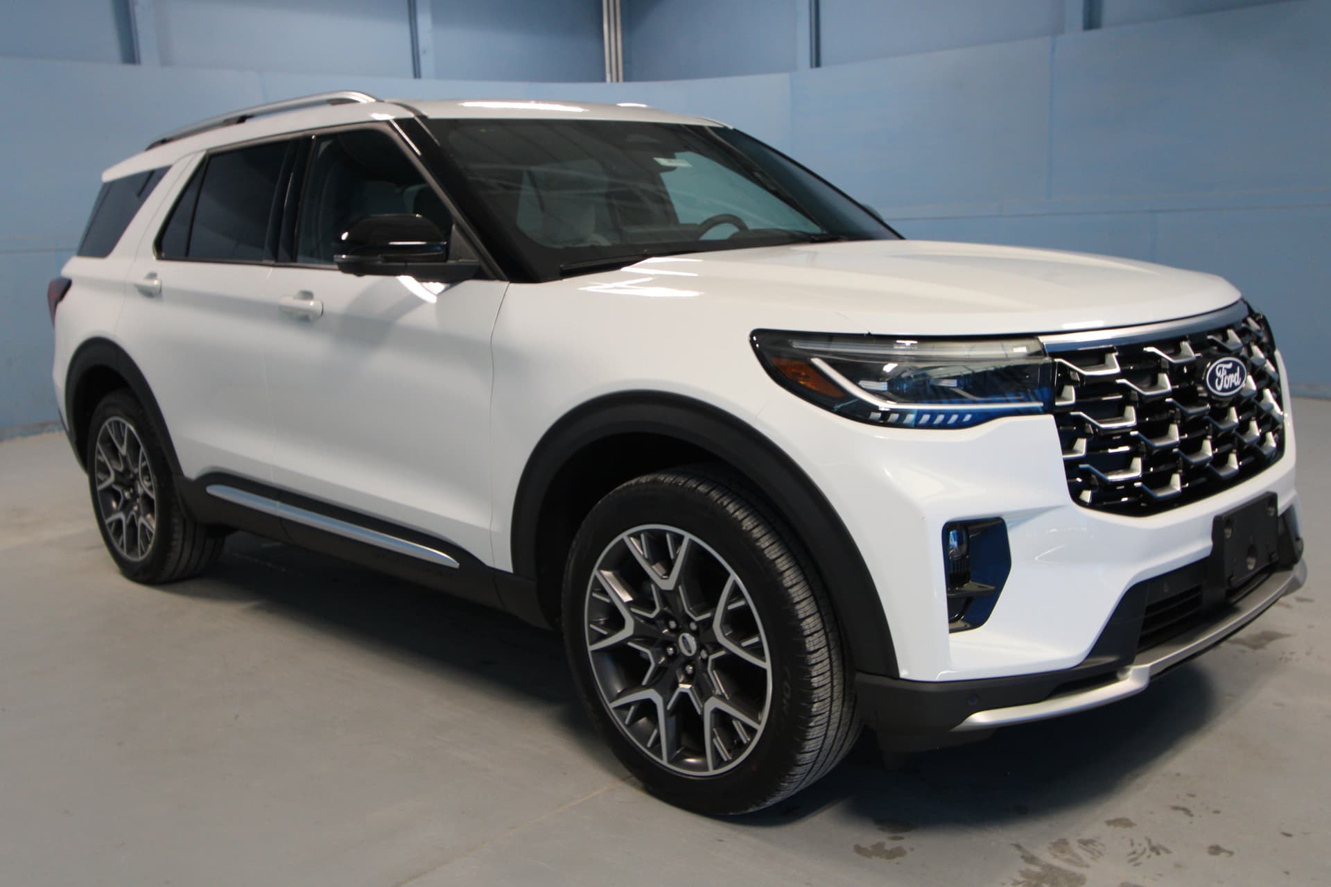 2027 Ford Explorer Platinum — photo 1 of 44