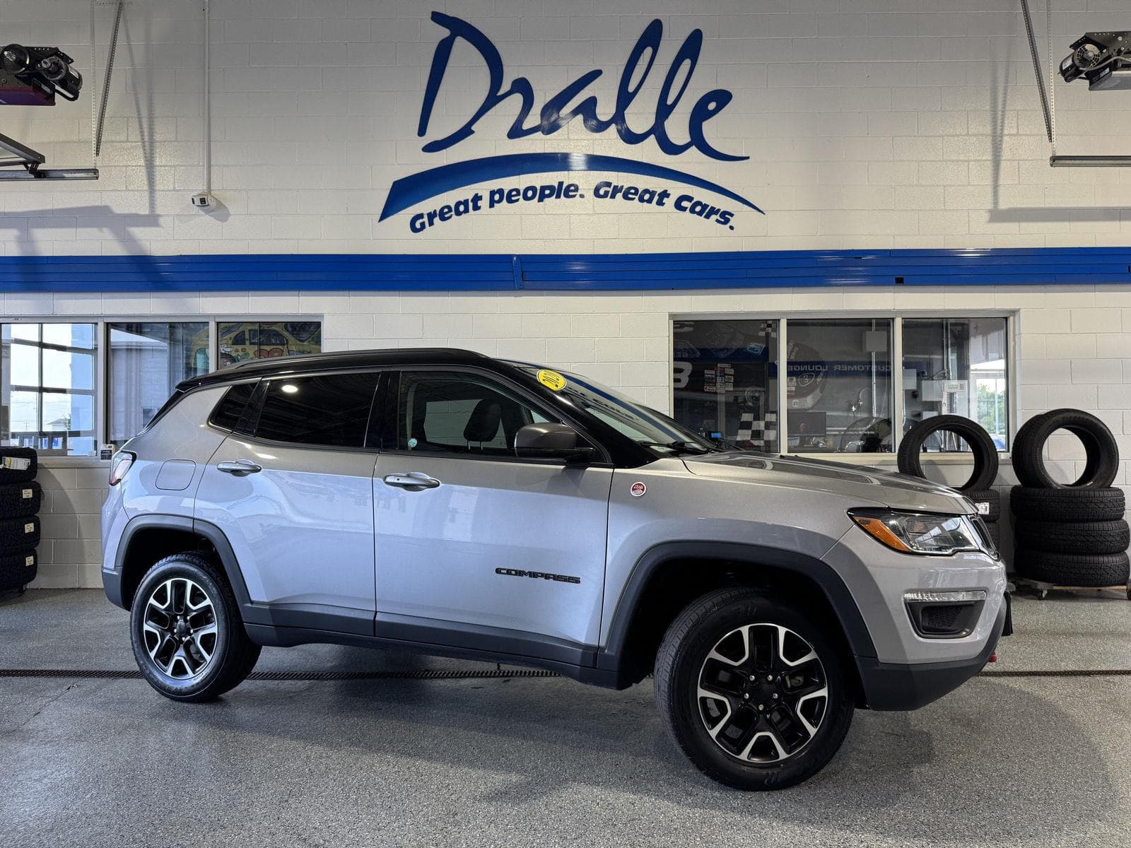 2020 Jeep Compass Trailhawk 4x4 — photo 1 of 26
