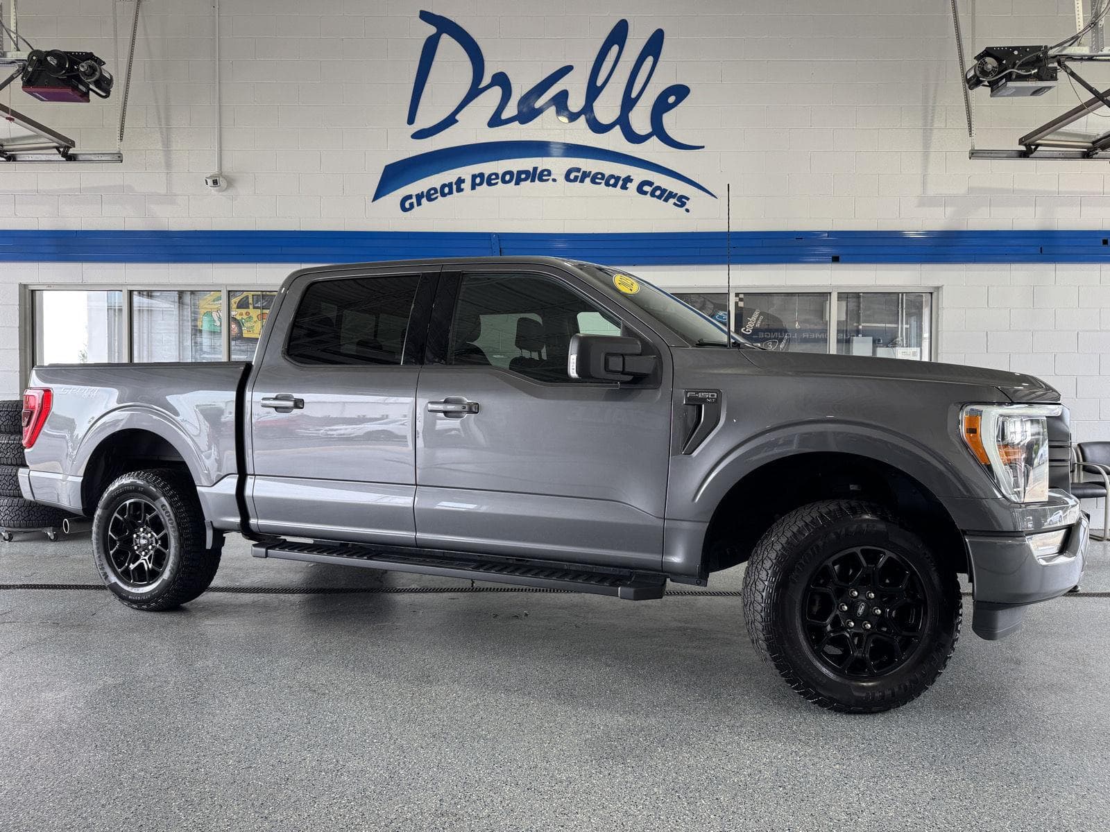 2023 Ford F-150 XLT — photo 1 of 27