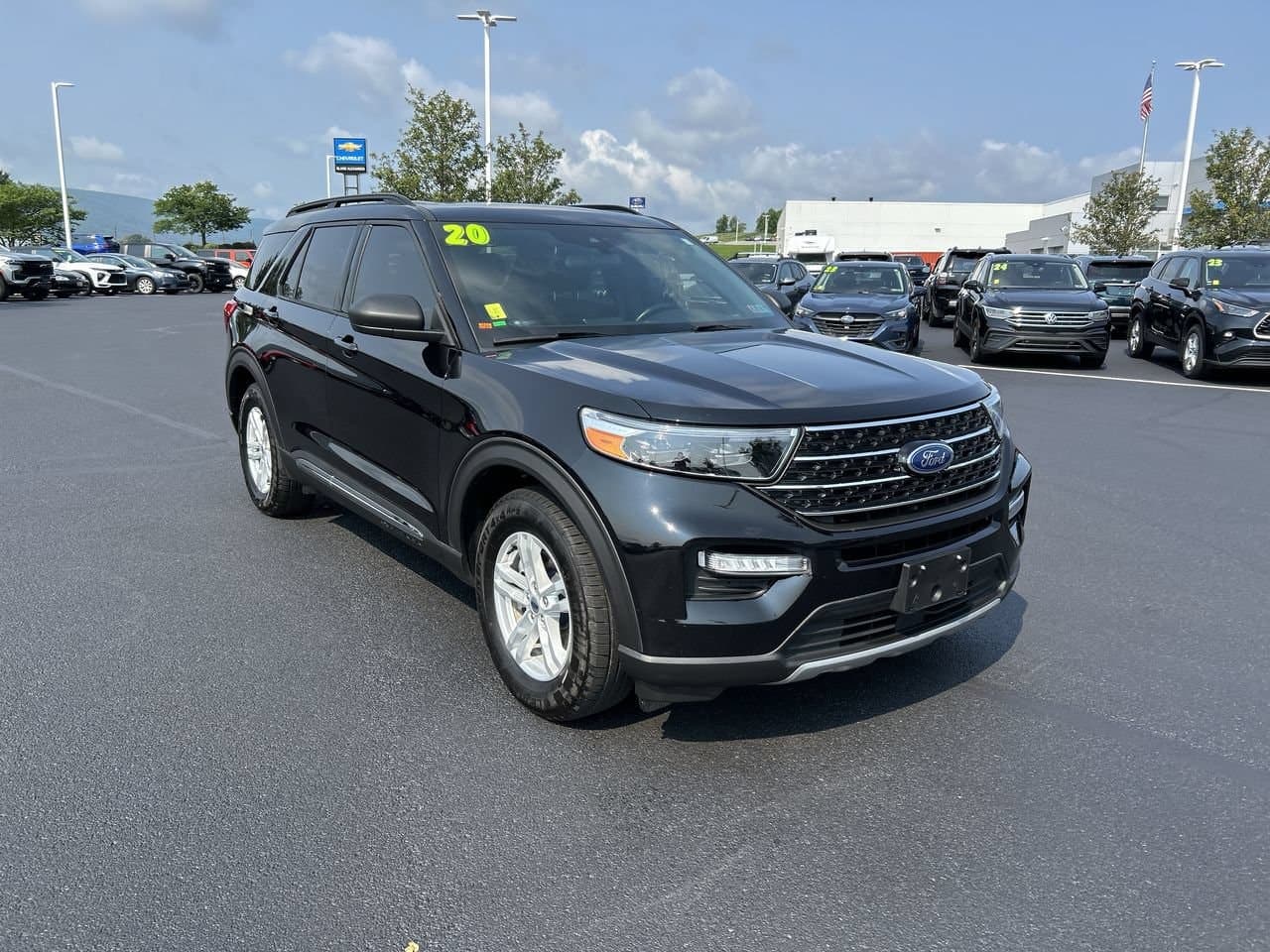 2020 Ford Explorer XLT — photo 1 of 30