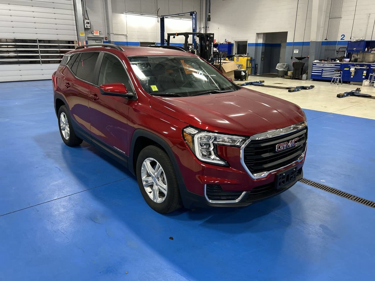 2024 GMC Terrain SLE — photo 1 of 14