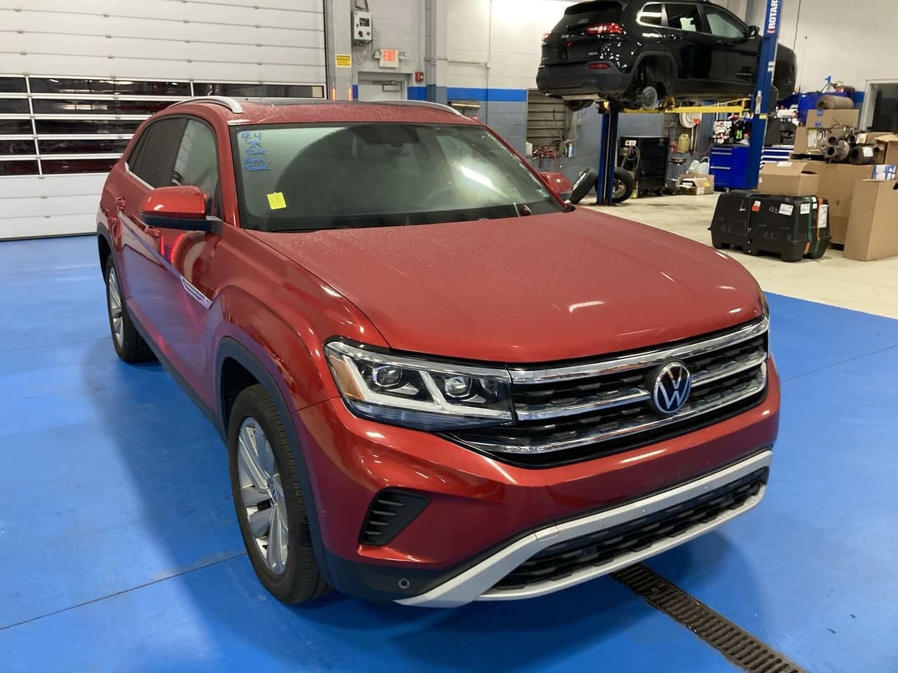 2022 Volkswagen Atlas Cross Sport 3.6L V6 SE w/Technology — photo 1 of 14
