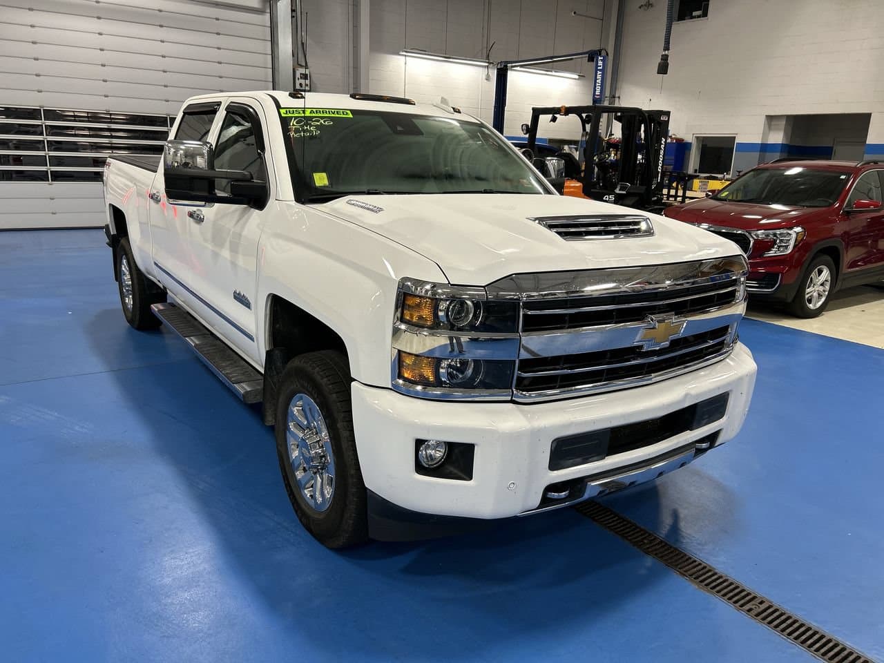 2018 Chevrolet Silverado 3500HD High Country — photo 1 of 14