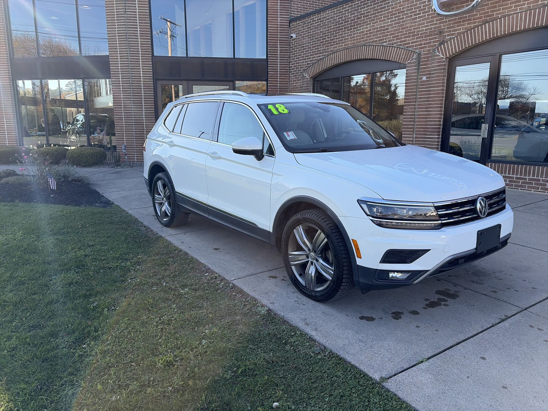 2018 Volkswagen Tiguan SEL Premium — photo 1 of 17