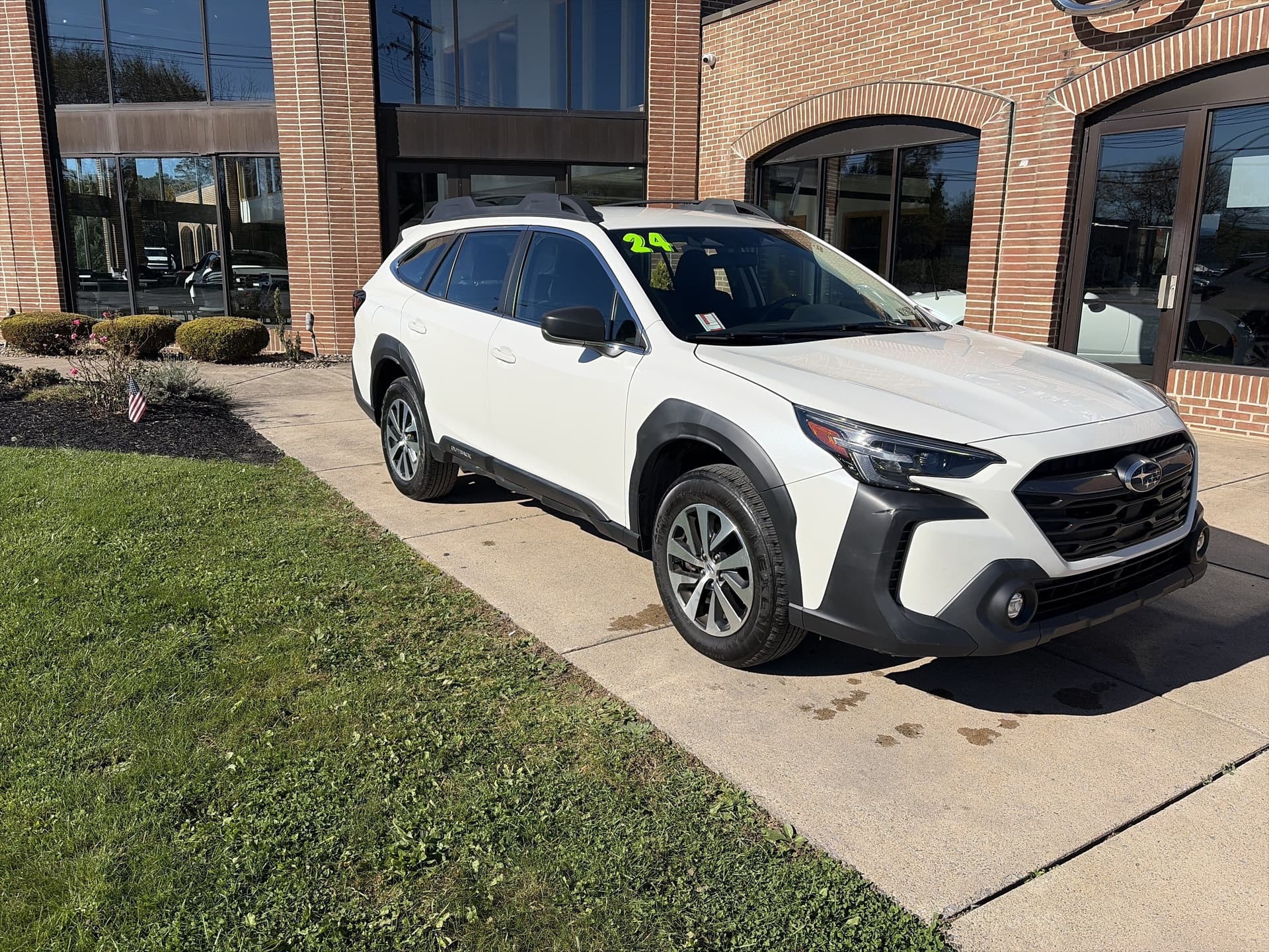 2024 Subaru Outback Base — photo 1 of 28
