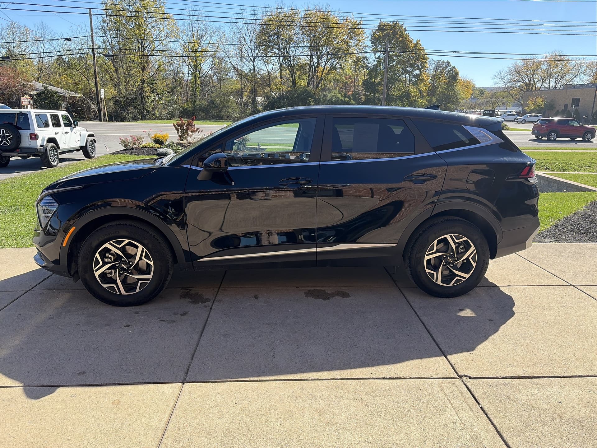 2025 Kia Sportage LX — photo 1 of 27