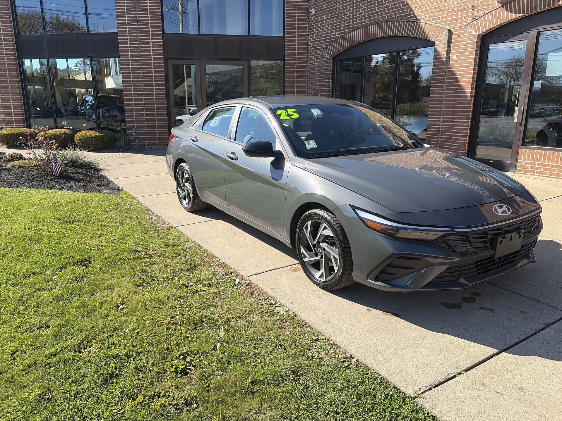 2025 Hyundai Elantra Hybrid SEL Sport — photo 1 of 28