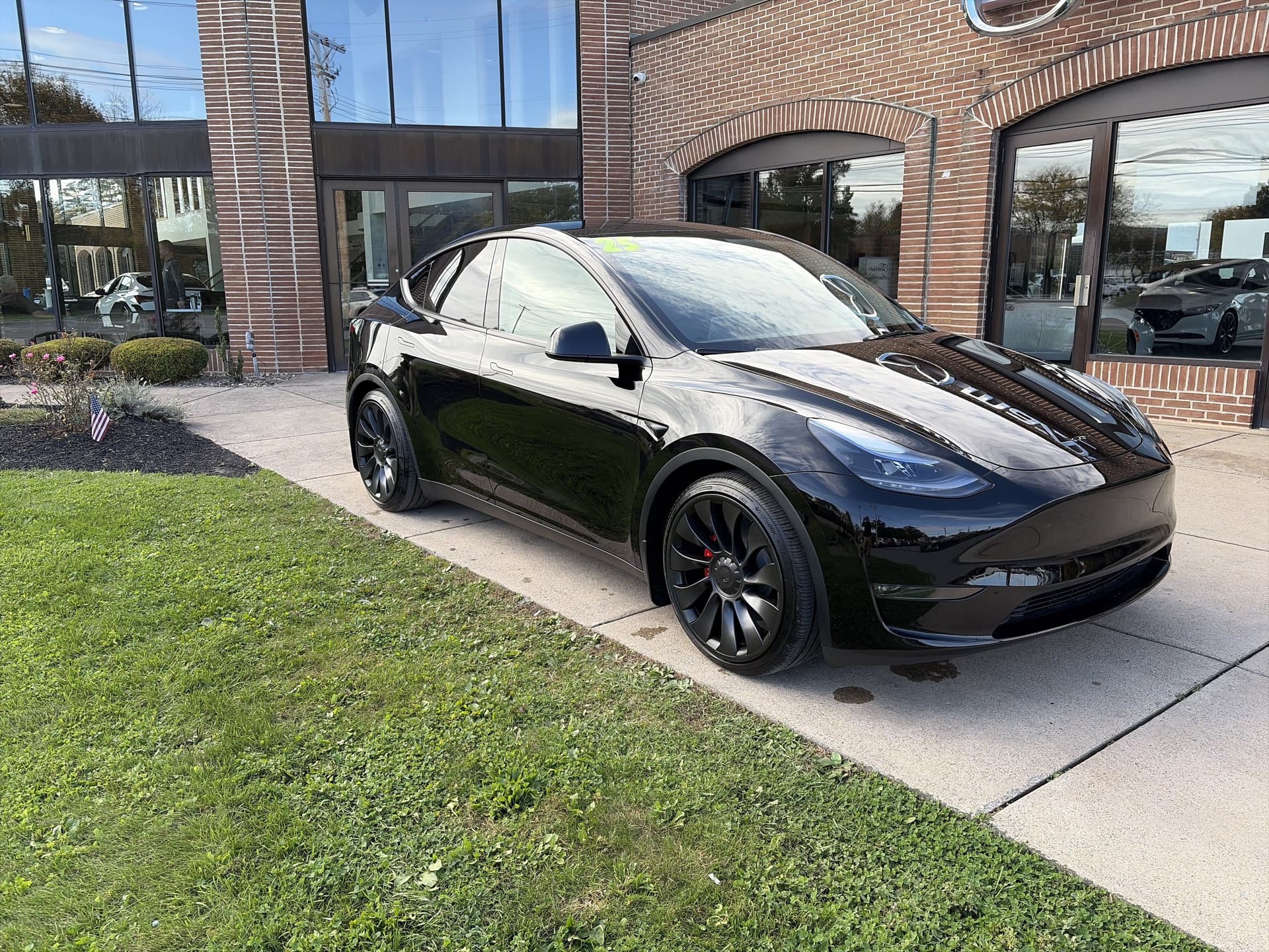 2025 Tesla Model Y Performance — photo 1 of 30
