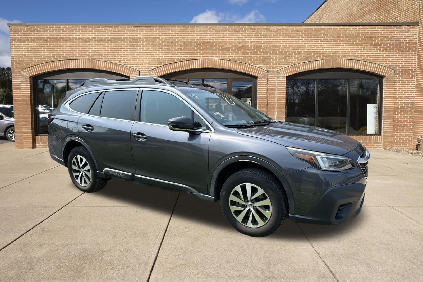 2020 Subaru Outback Premium — photo 1 of 16