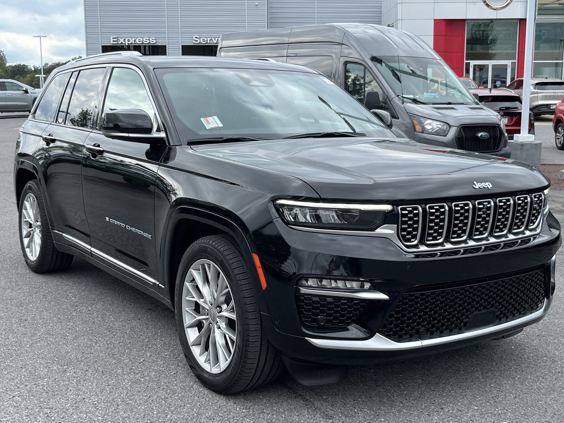 2023 Jeep Grand Cherokee 4xe Summit — photo 1 of 44