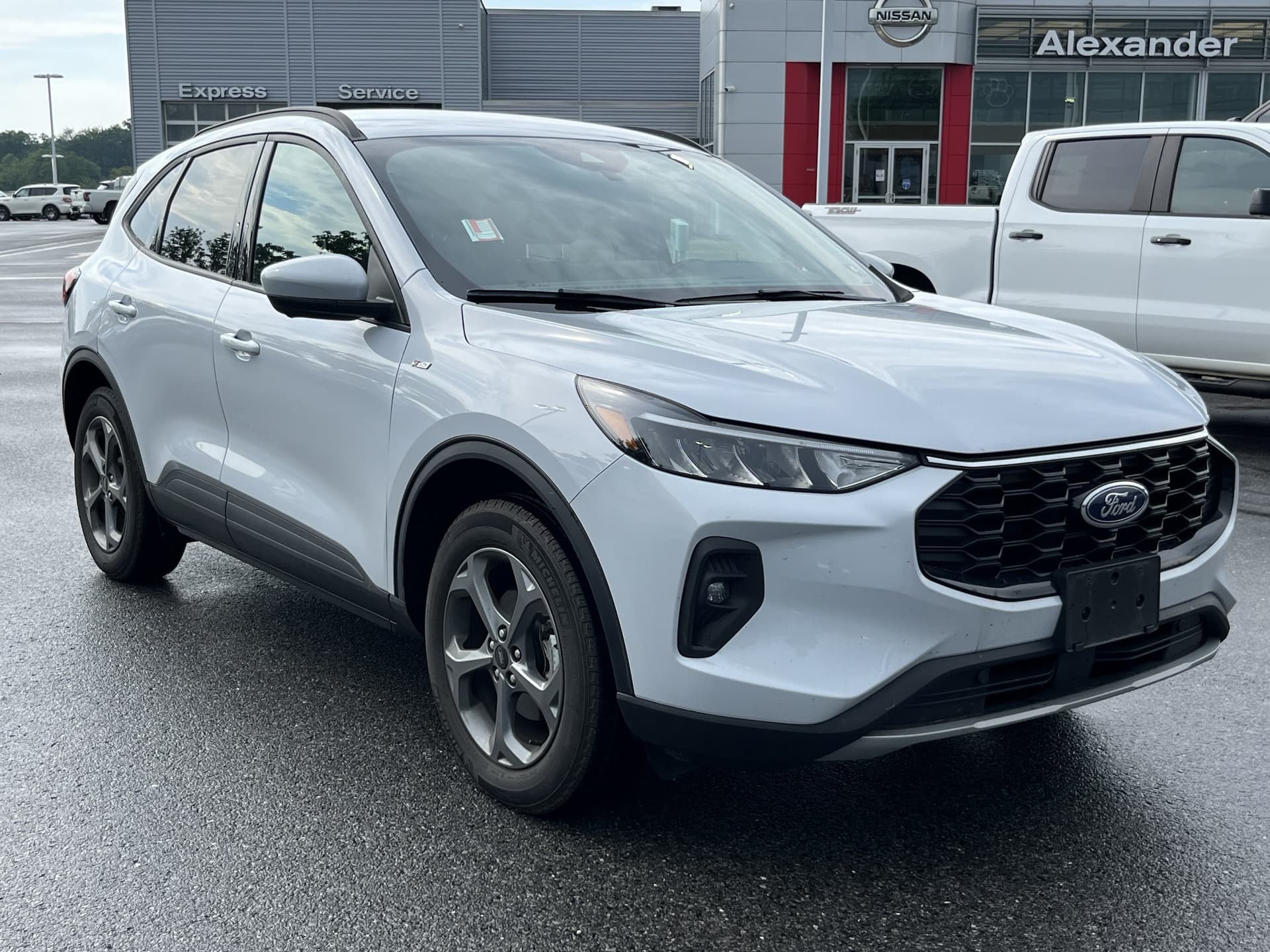 2025 Ford Escape ST-Line Select — photo 1 of 40