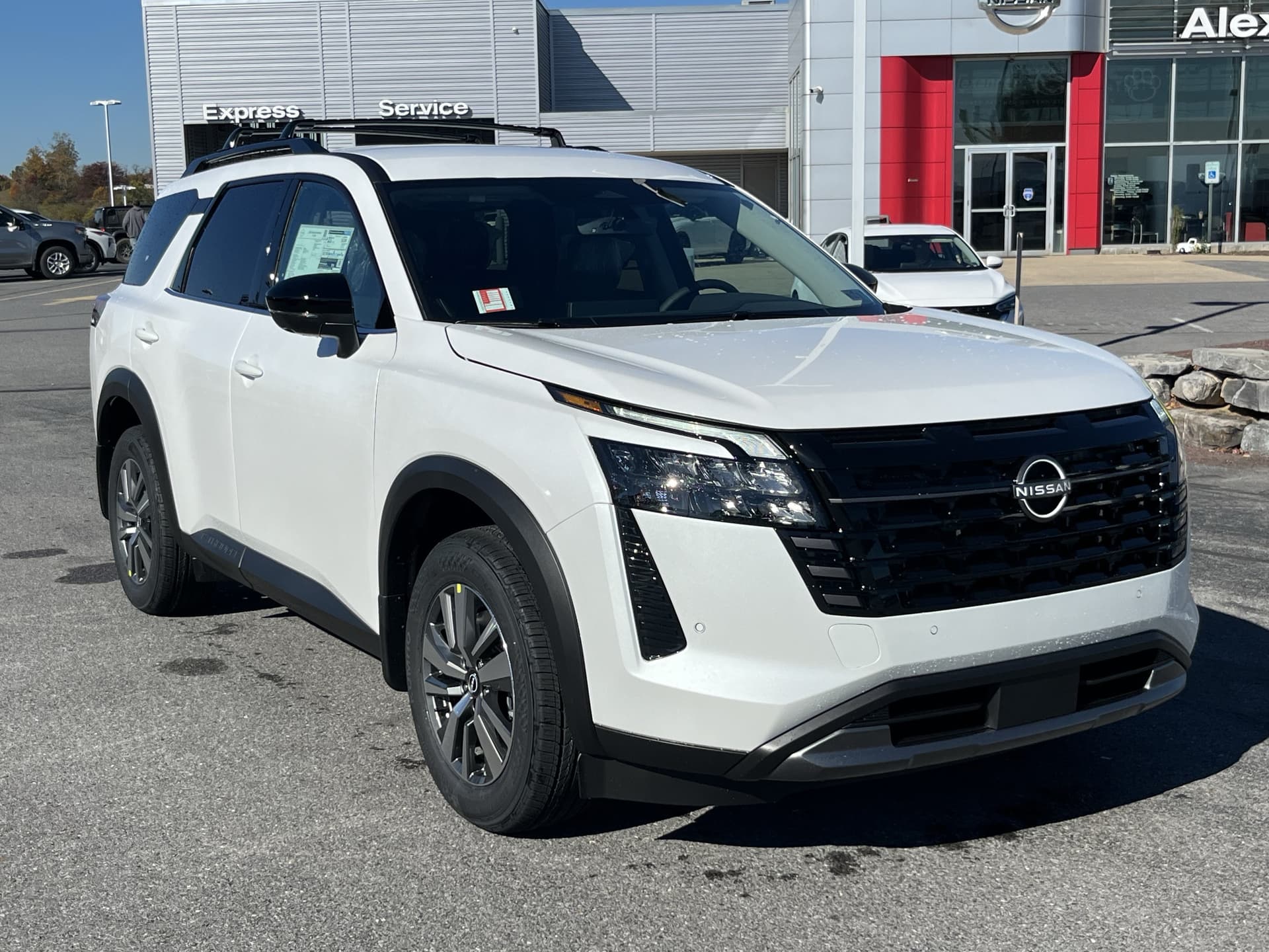 2026 Nissan Pathfinder SL — photo 1 of 34