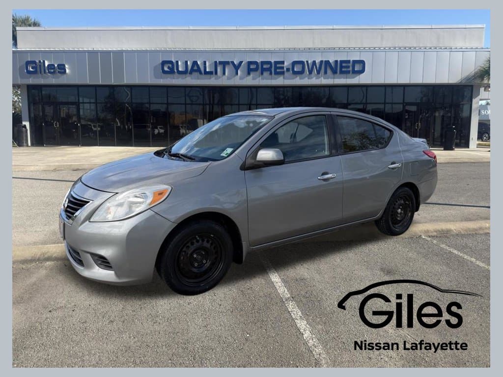 2014 Nissan Versa SV — photo 1 of 20