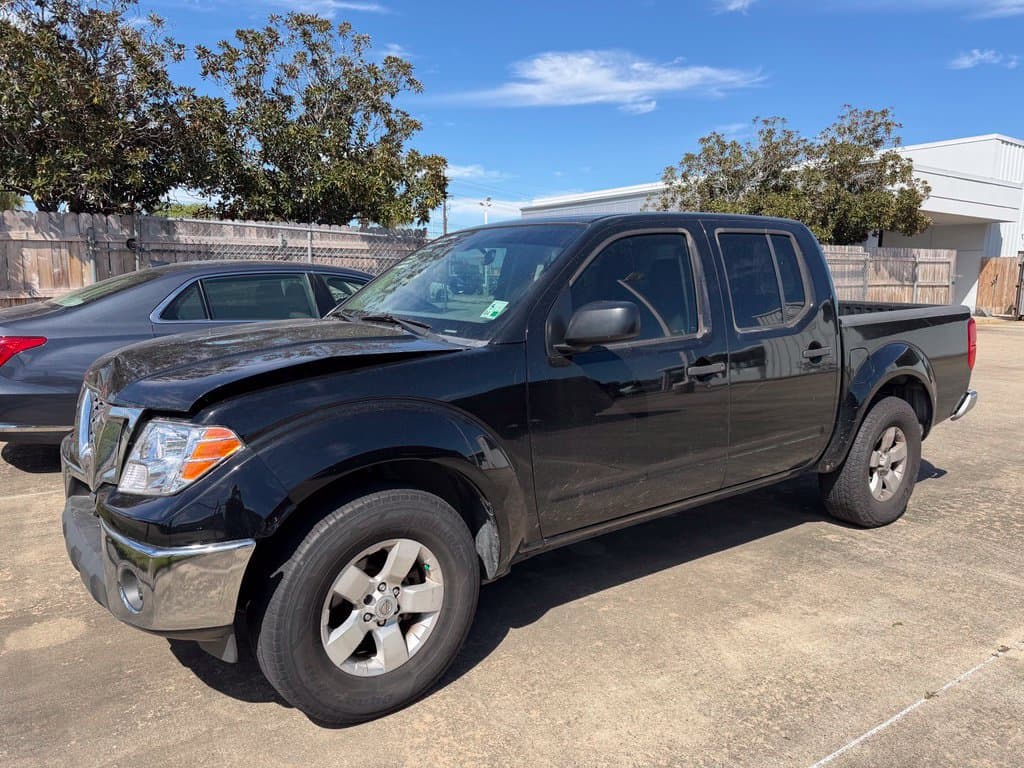 2010 Nissan Frontier SE — photo 1 of 14