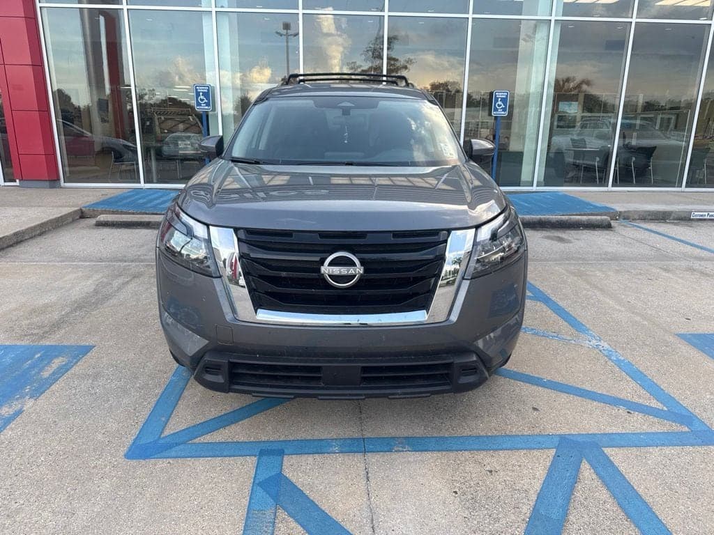 2025 Nissan Pathfinder SV — photo 1 of 8