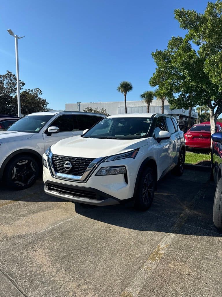 2023 Nissan Rogue SV — photo 1 of 4
