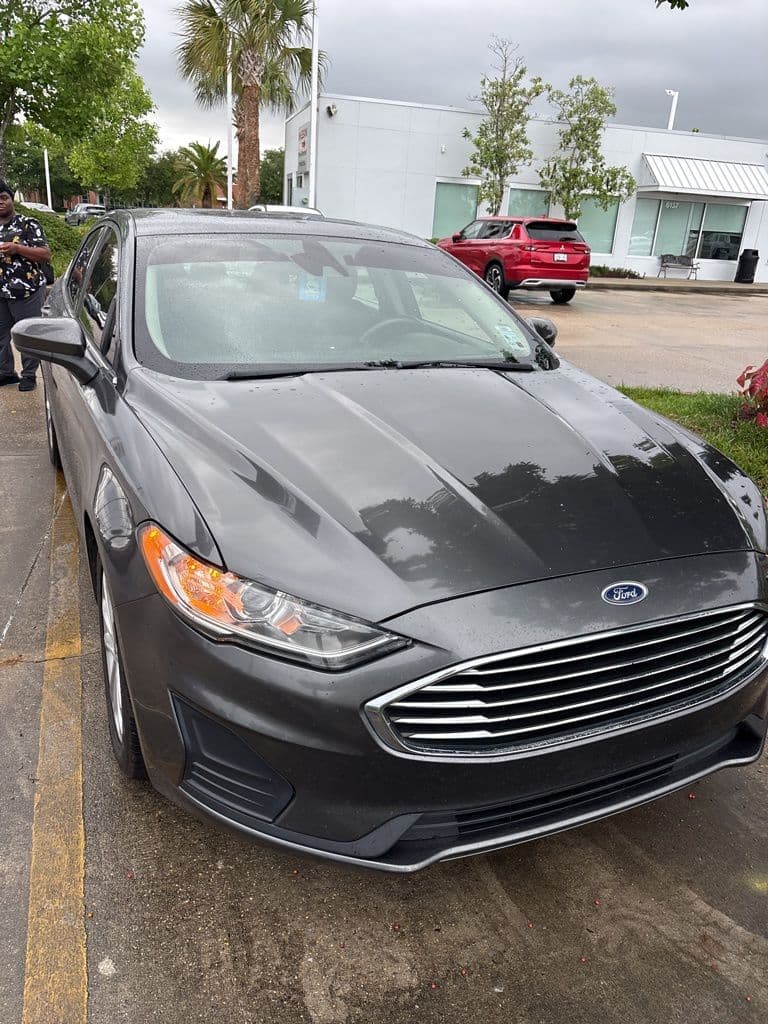 2019 Ford Fusion SE — photo 1 of 6