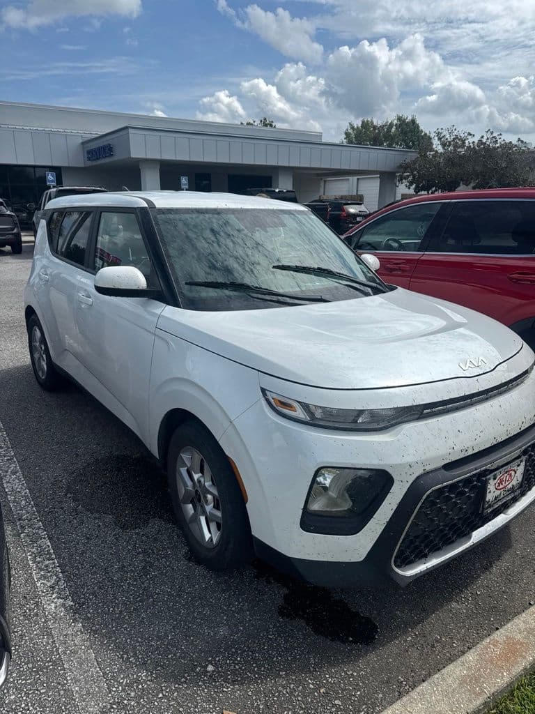 2022 Kia Soul LX — photo 1 of 4