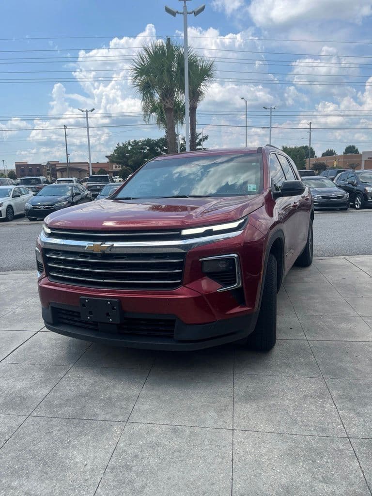 2025 Chevrolet Traverse FWD LT — photo 1 of 4