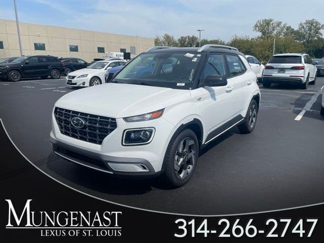 2025 Hyundai Venue Limited — photo 1 of 11