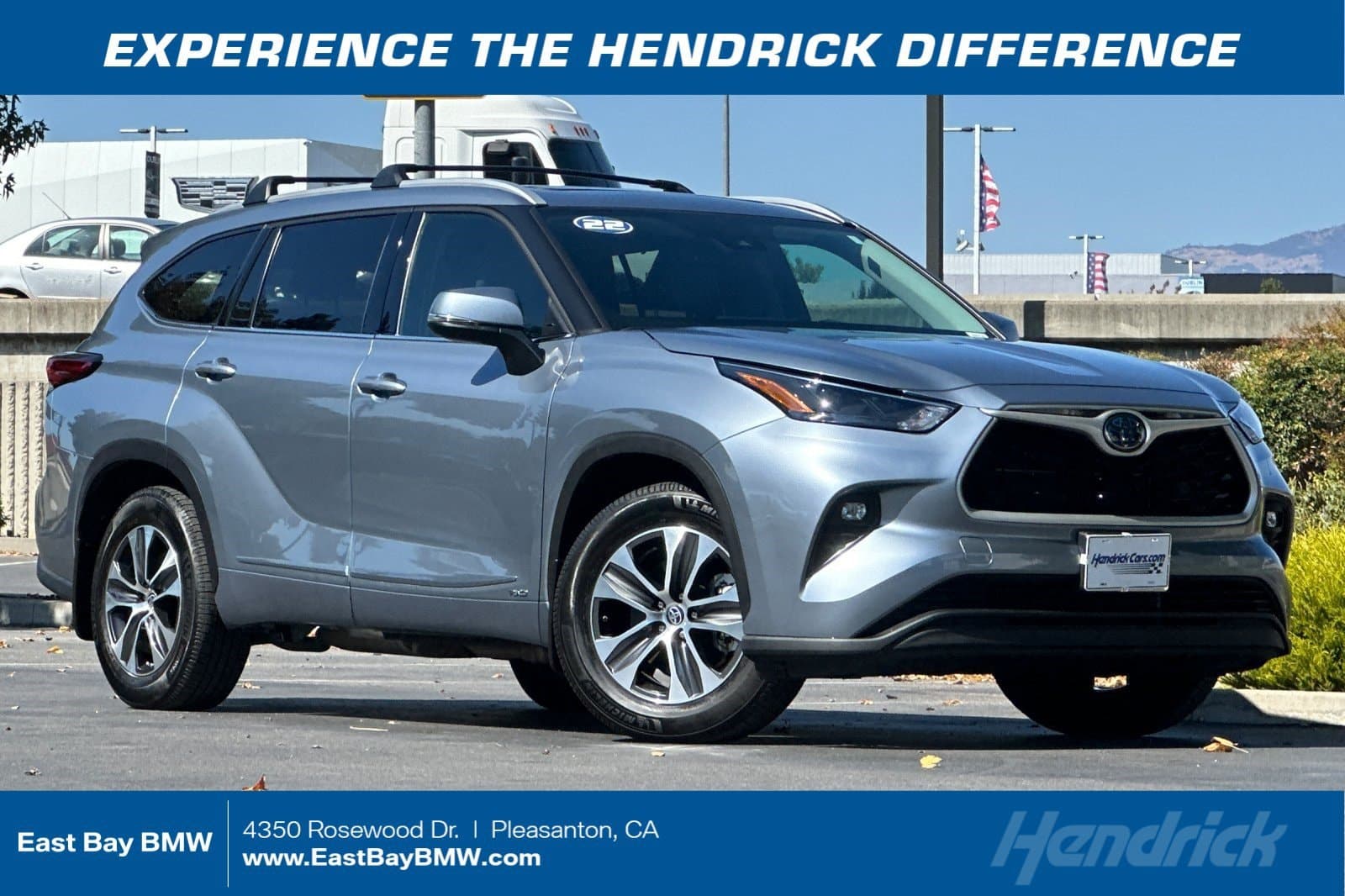 2022 Toyota Highlander Hybrid XLE — photo 1 of 40