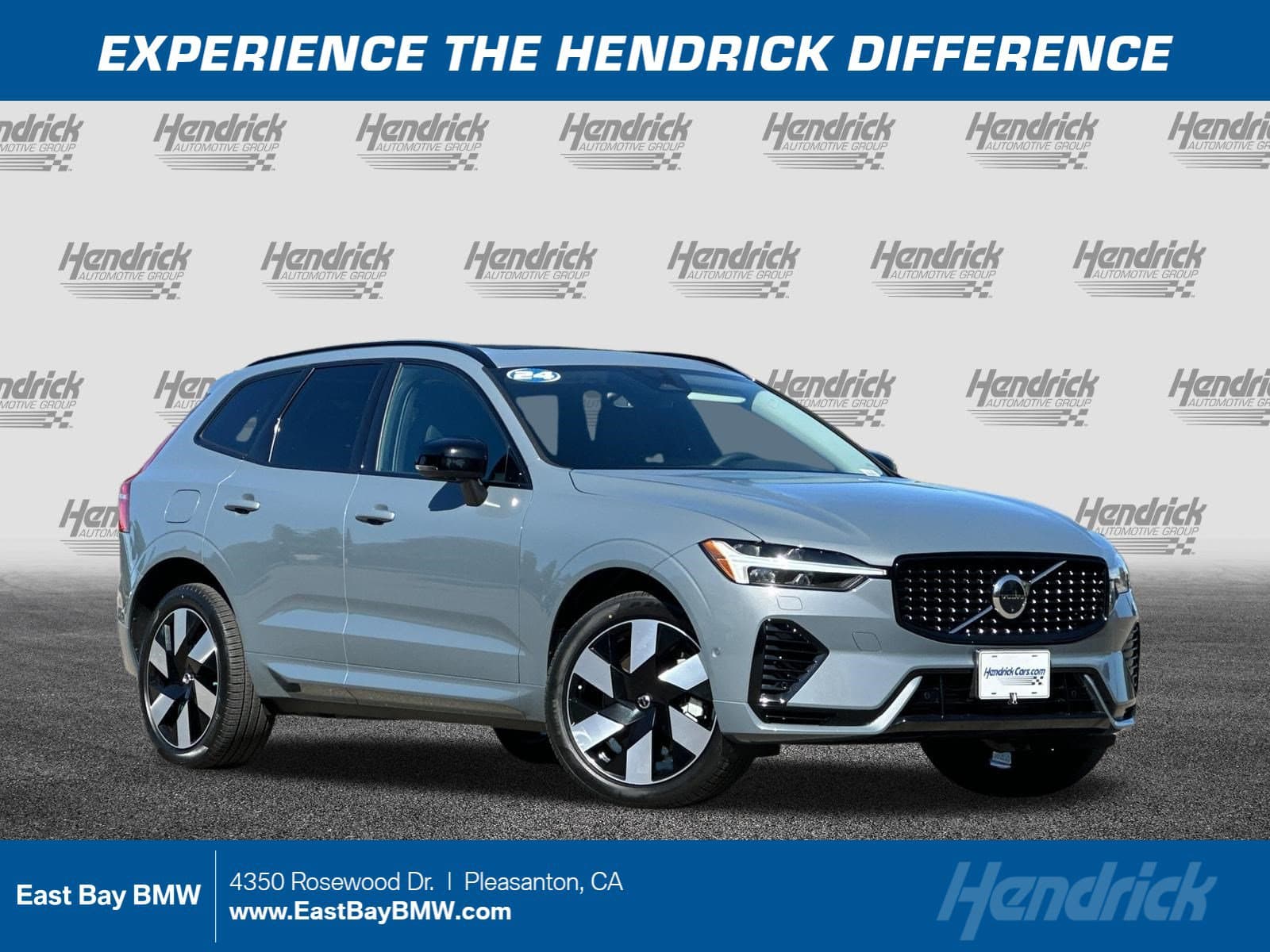 2024 Volvo XC60 Recharge Plug-In Hybrid Plus Dark Theme — photo 1 of 41