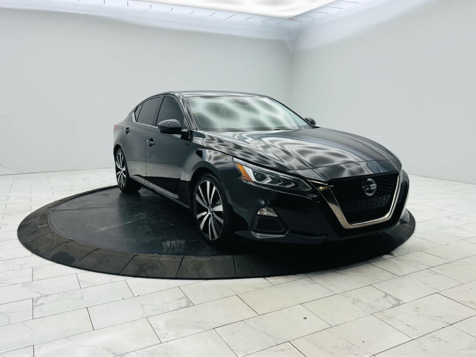 2021 Nissan Altima 2.5 SR — photo 1 of 34