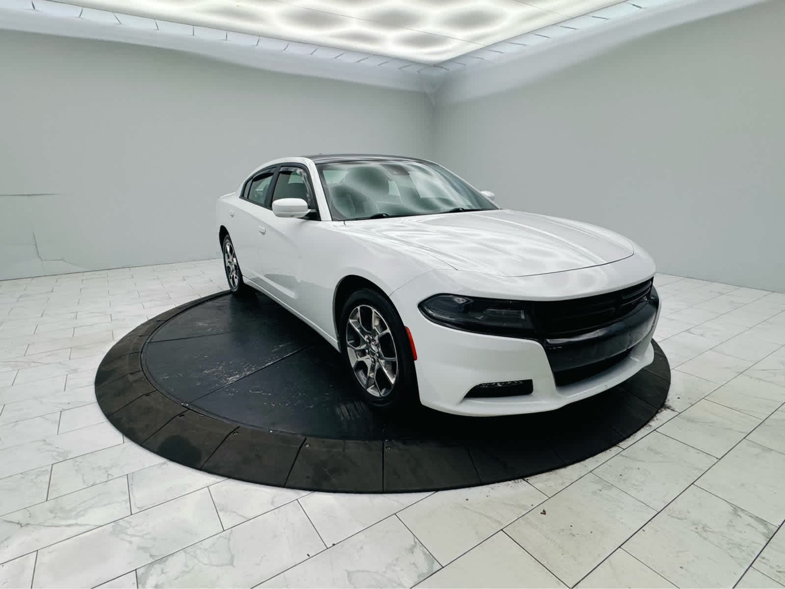 2015 Dodge Charger SXT — photo 1 of 32