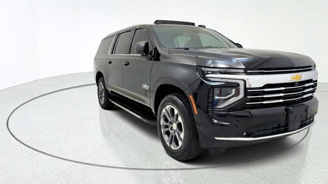 2025 Chevrolet Suburban Base — photo 1 of 84