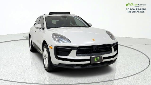 2025 Porsche Macan Base — photo 1 of 77