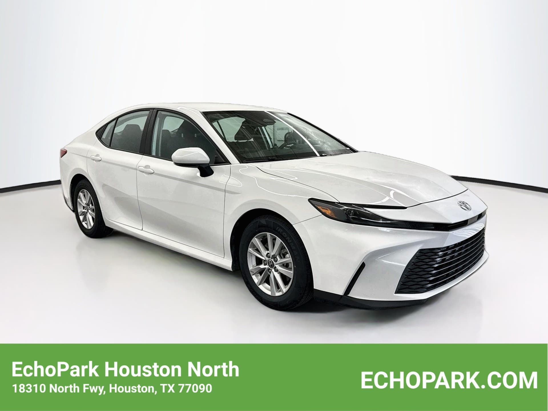 2025 Toyota Camry LE — photo 1 of 30