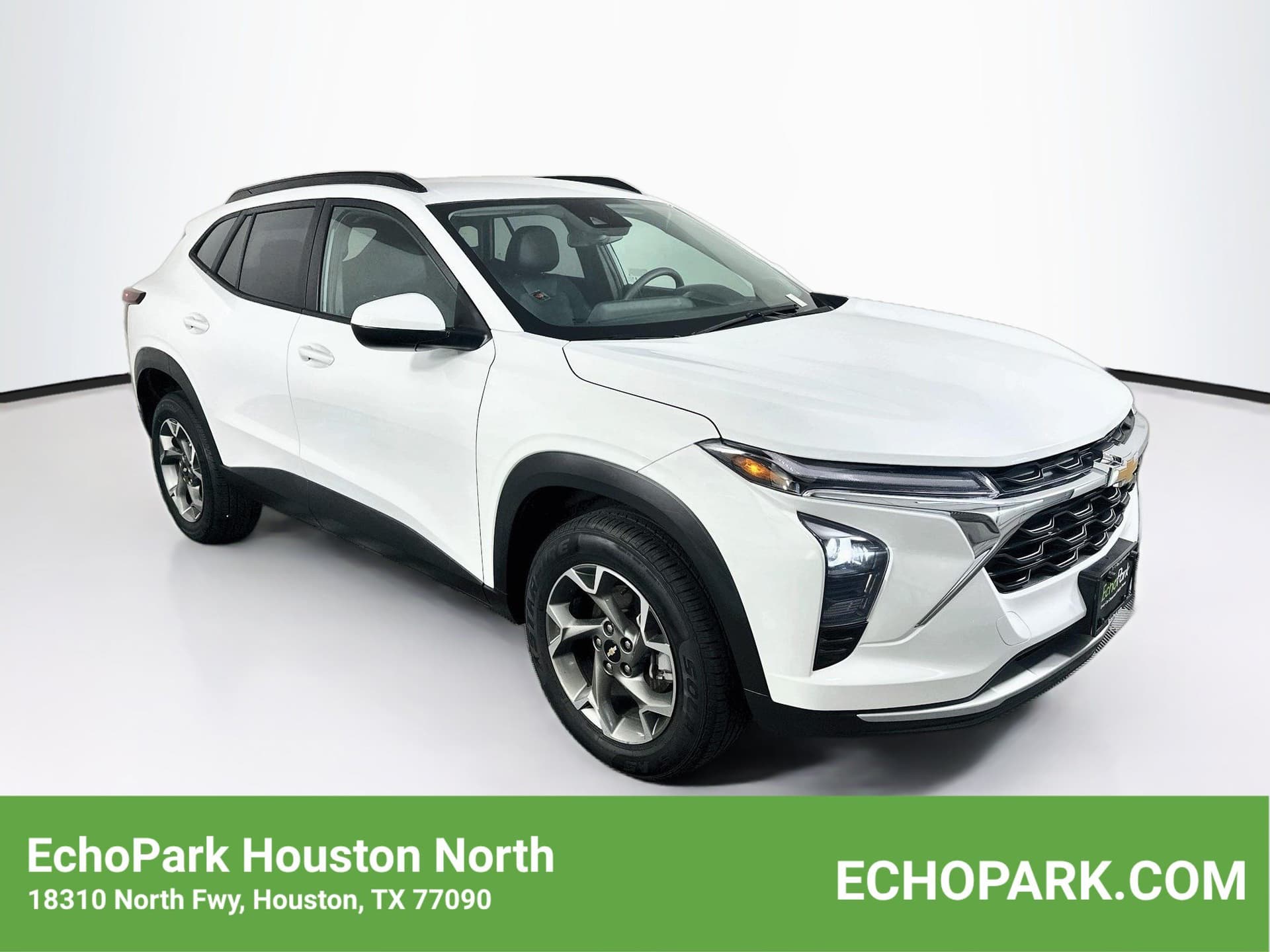 2025 Chevrolet Trax LT — photo 1 of 28