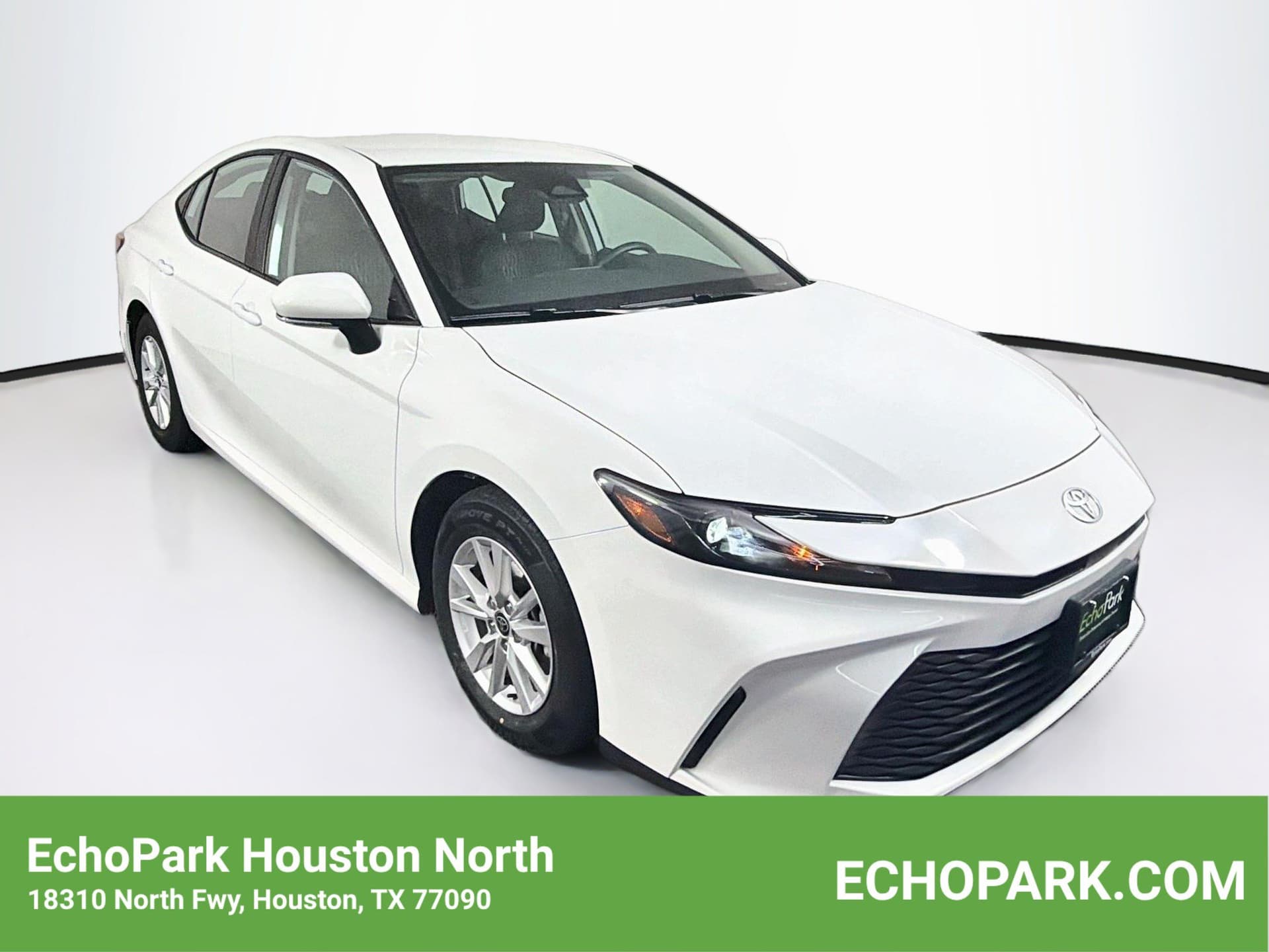 2025 Toyota Camry LE — photo 1 of 30
