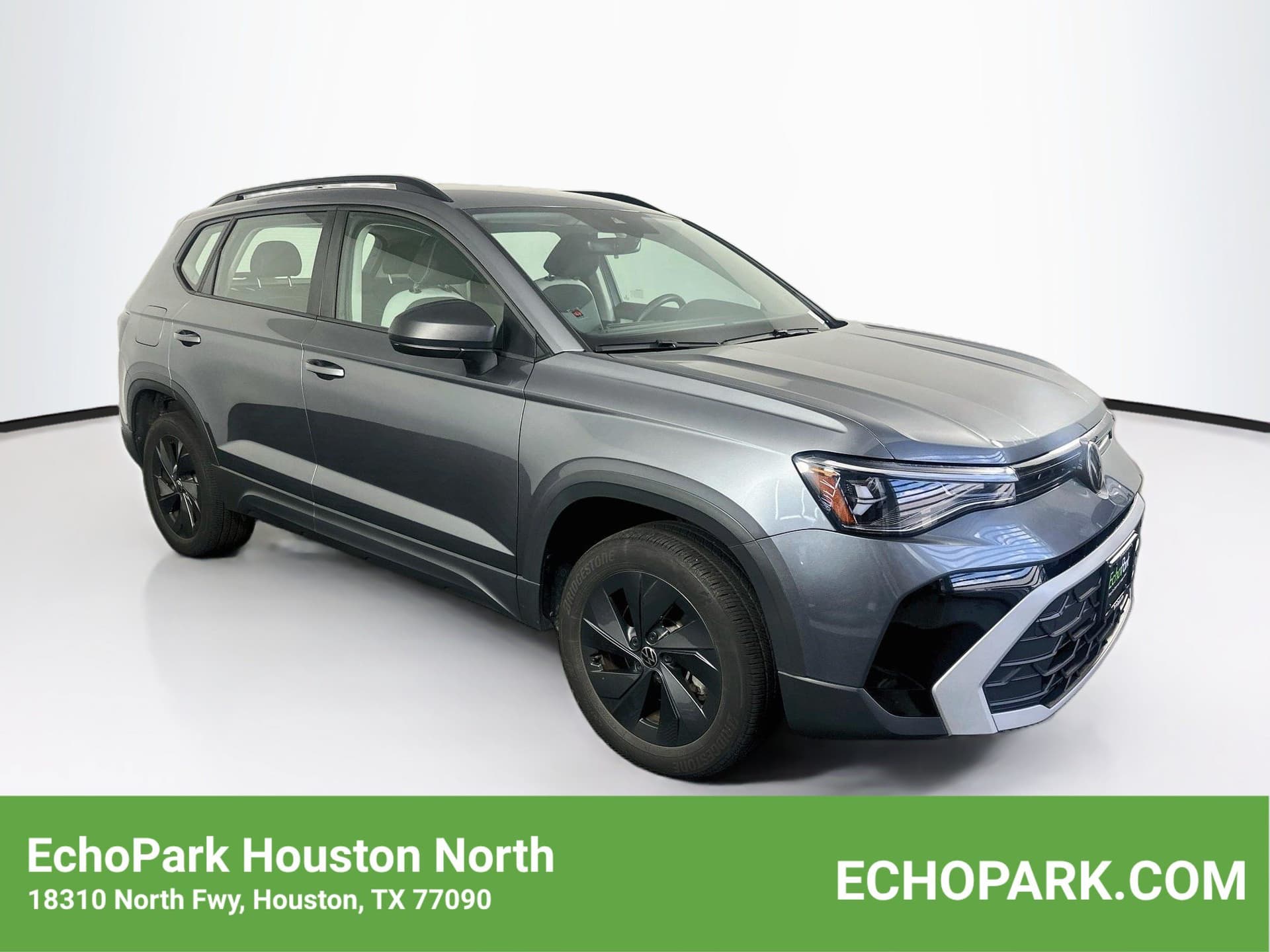 2025 Volkswagen Taos S — photo 1 of 27