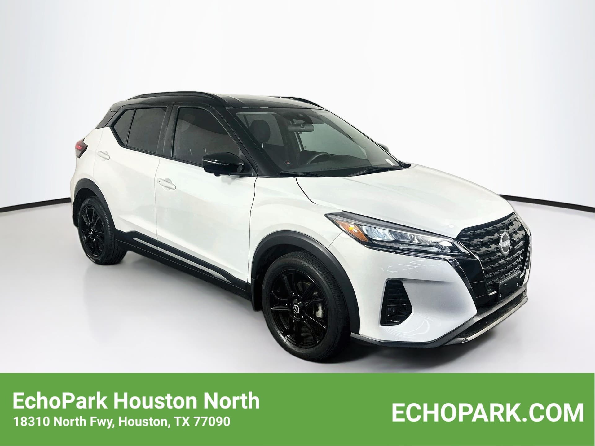 2023 Nissan Kicks SR — photo 1 of 26