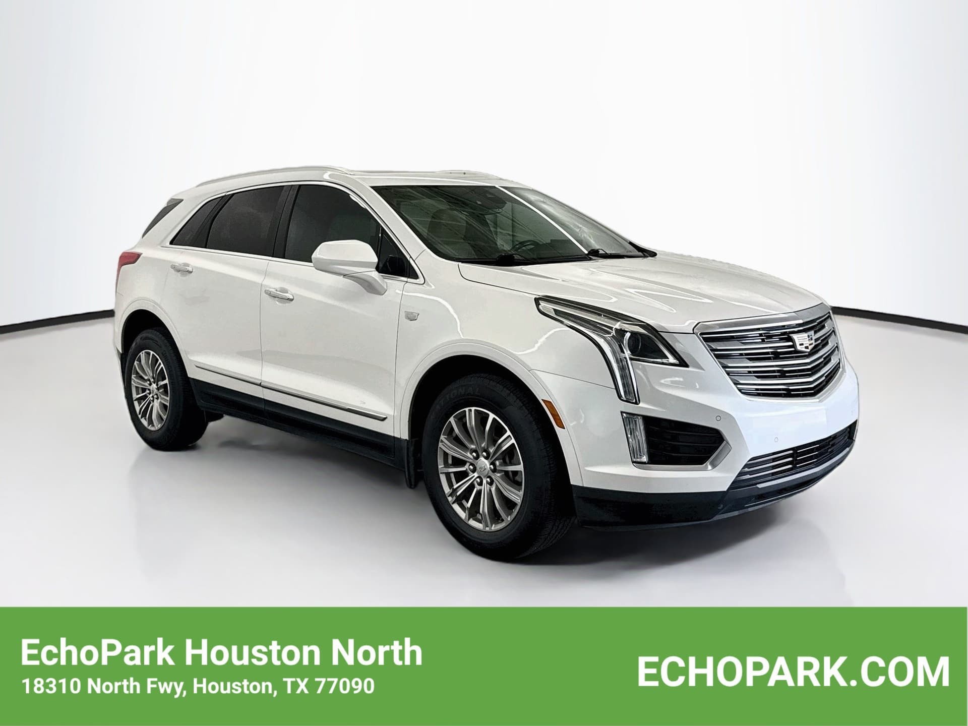 2017 Cadillac XT5 Luxury FWD — photo 1 of 31