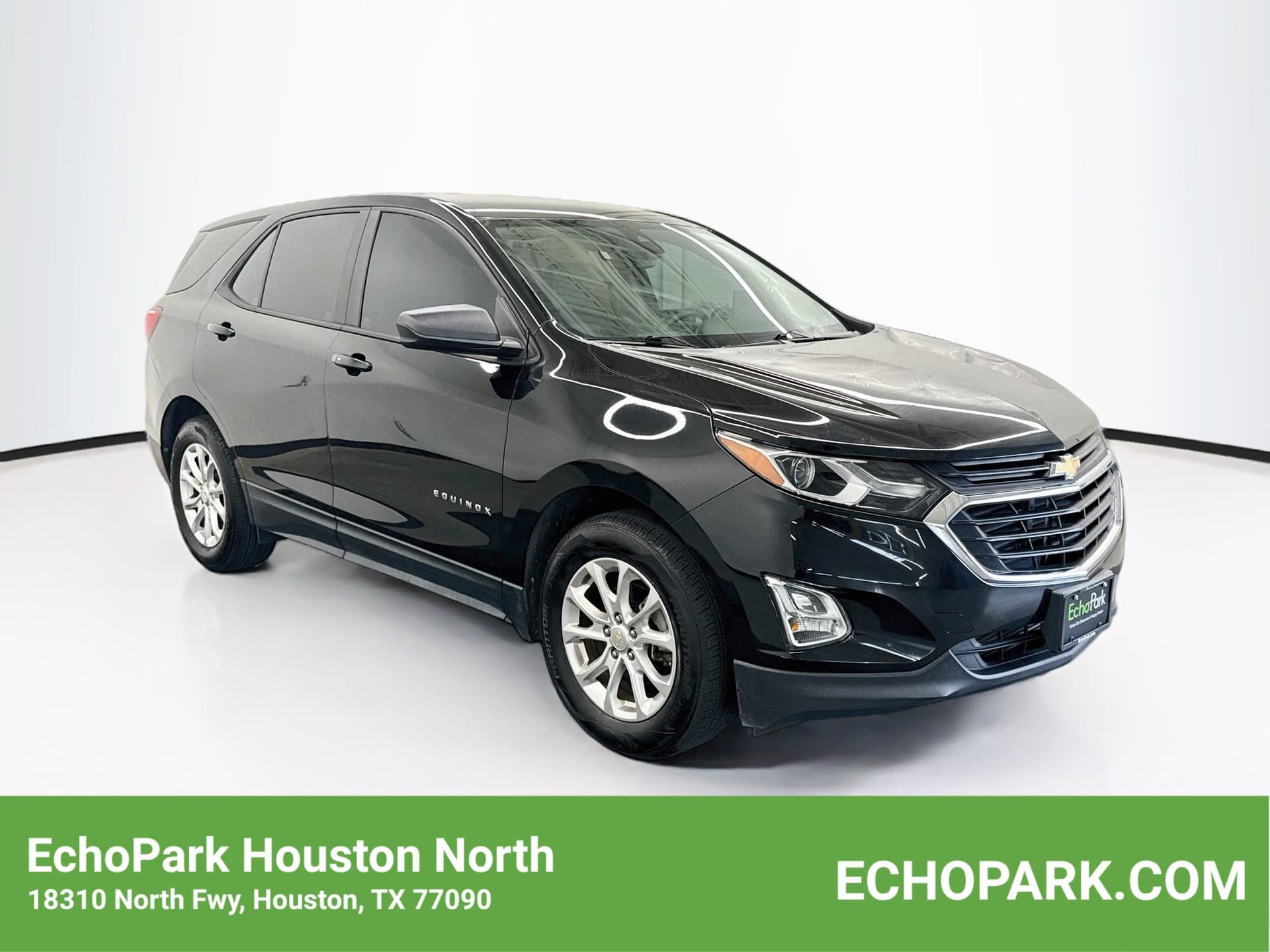 2020 Chevrolet Equinox LS — photo 1 of 27