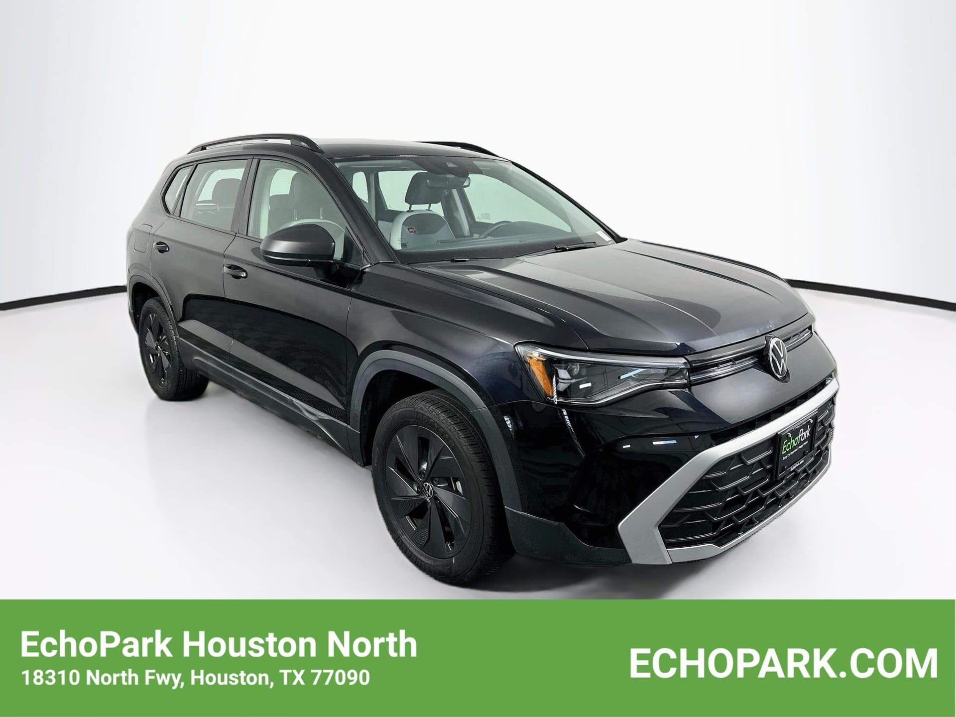 2025 Volkswagen Taos S — photo 1 of 29