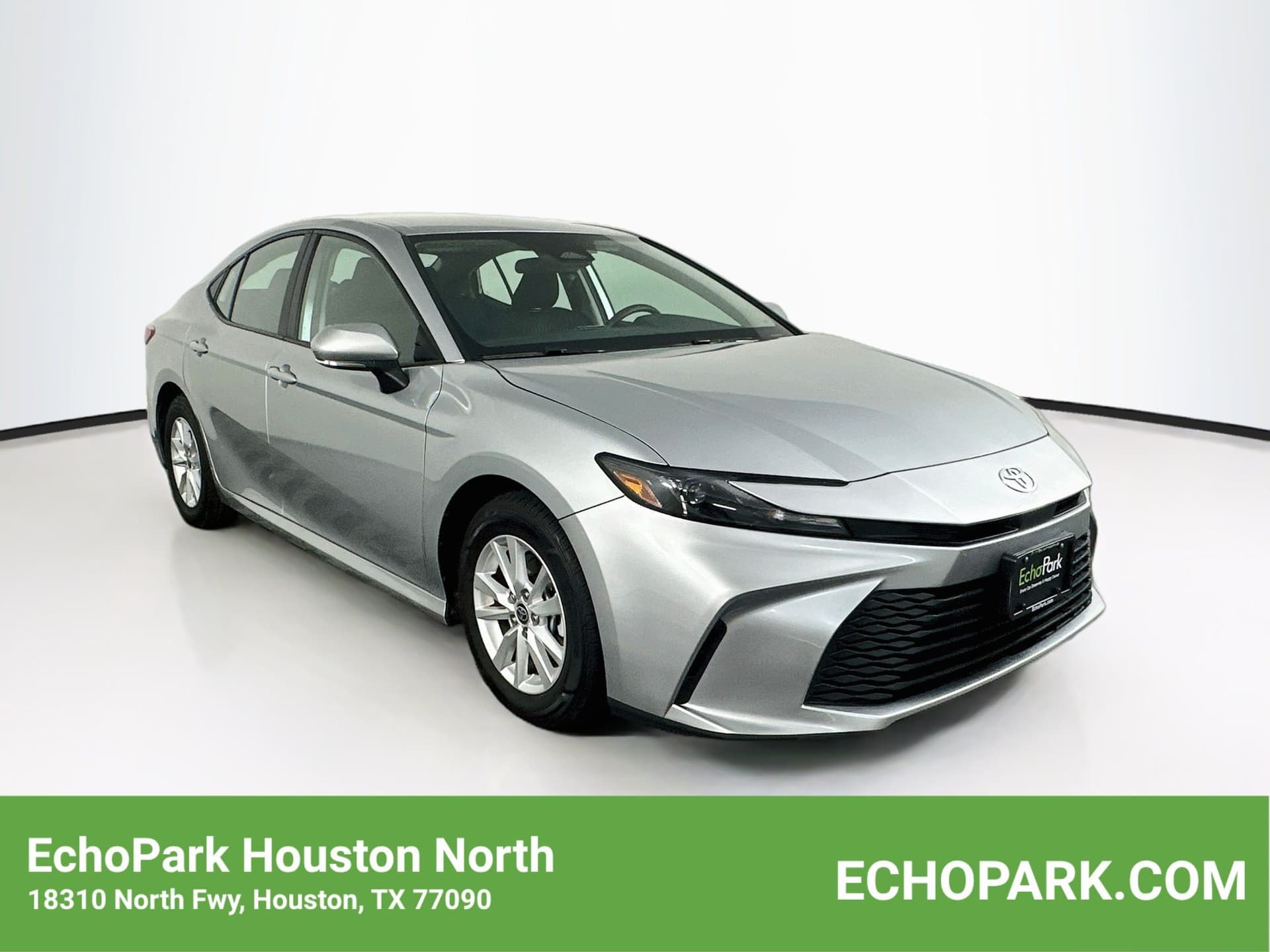 2025 Toyota Camry LE — photo 1 of 30