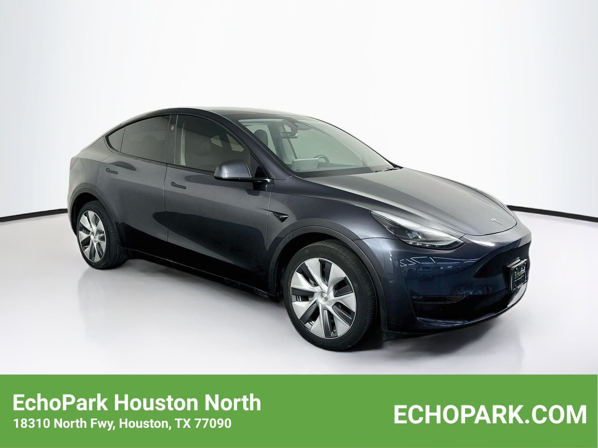 2024 Tesla Model Y Long Range — photo 1 of 33