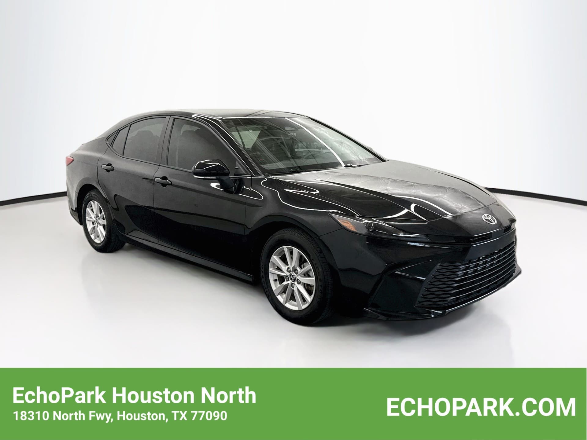 2025 Toyota Camry LE — photo 1 of 29