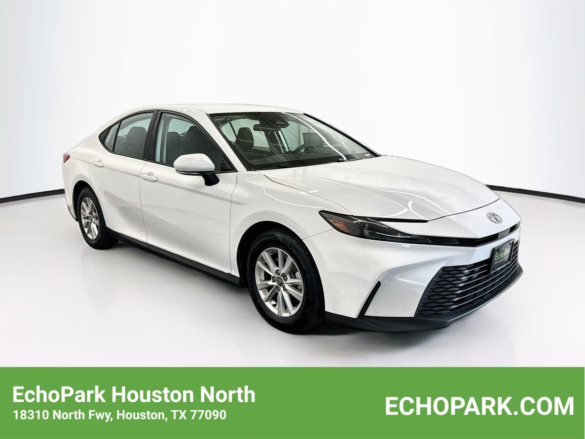 2025 Toyota Camry LE — photo 1 of 29