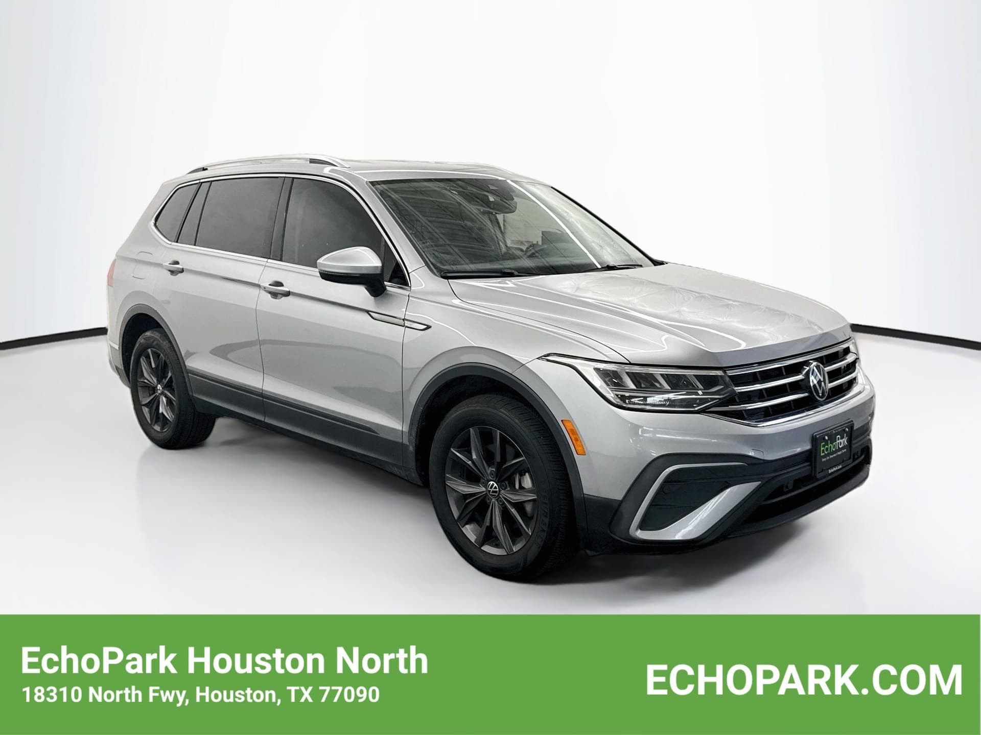 2024 Volkswagen Tiguan SE — photo 1 of 27