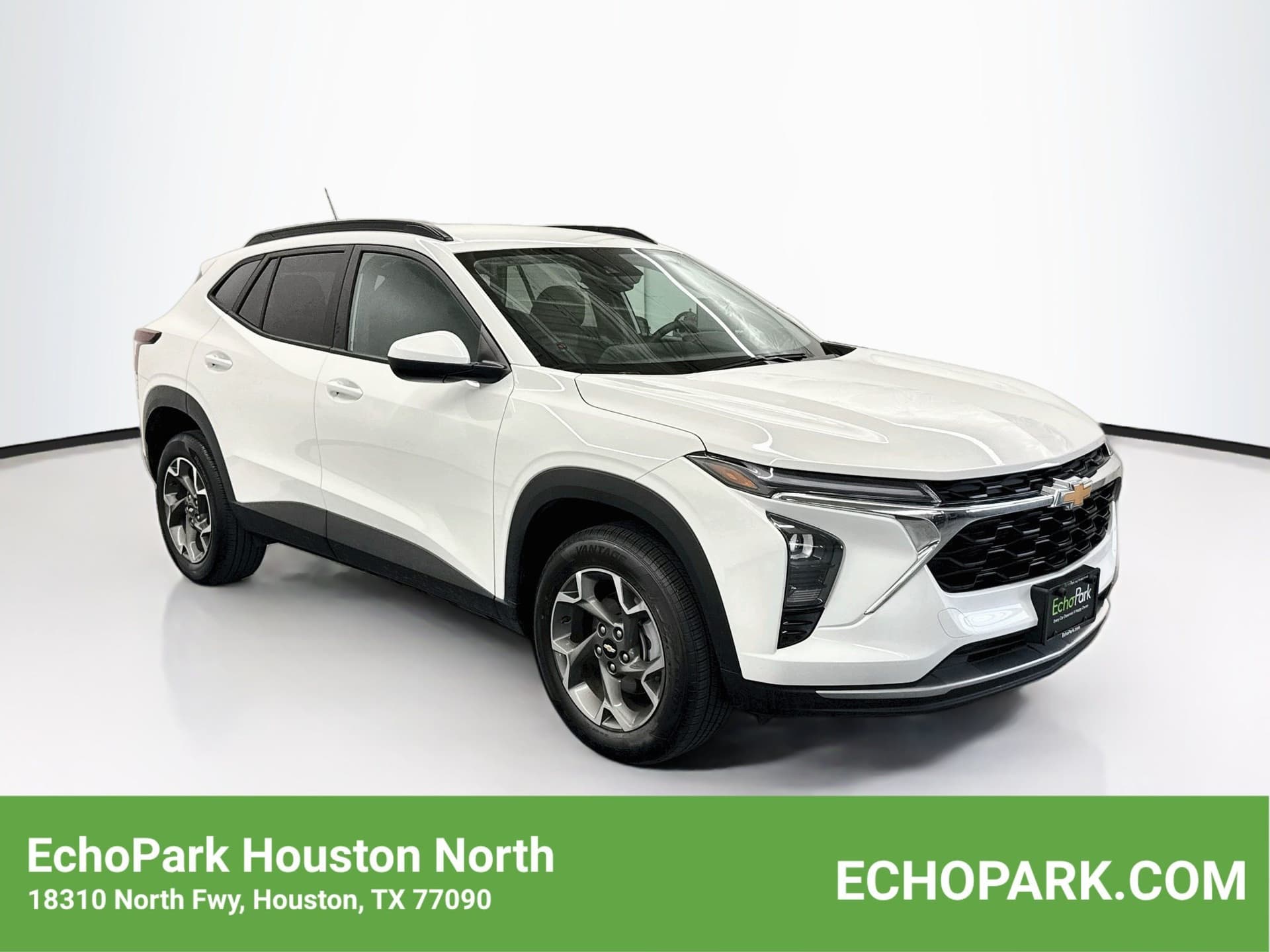 2025 Chevrolet Trax LT — photo 1 of 26