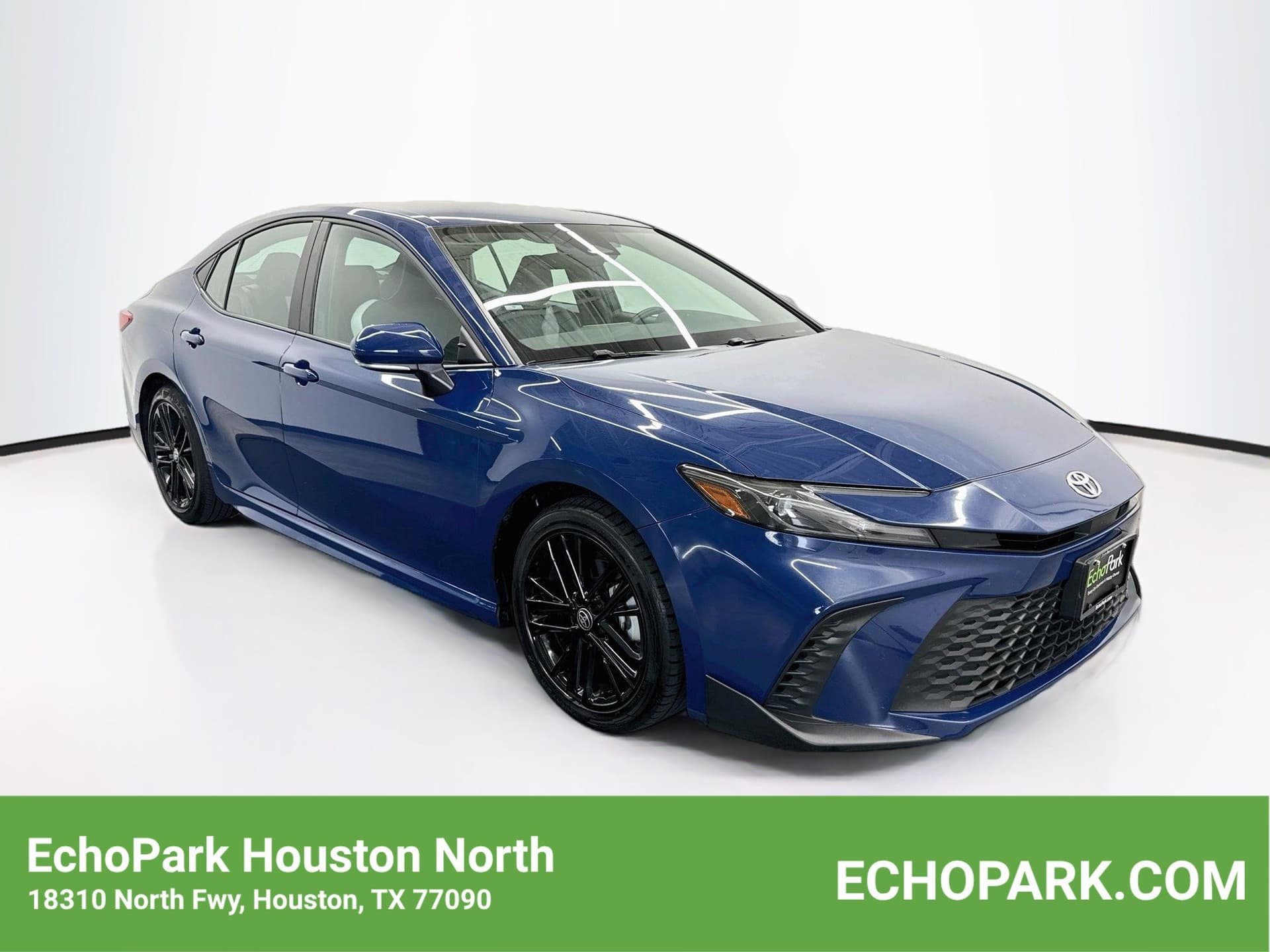 2025 Toyota Camry SE — photo 1 of 29