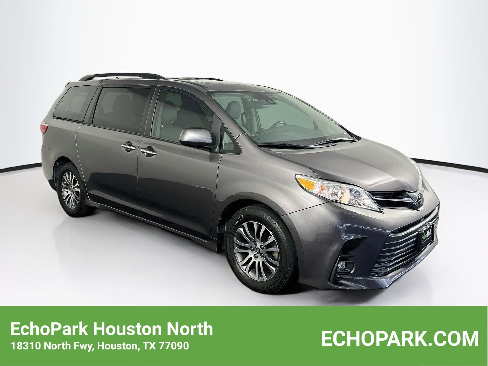 2019 Toyota Sienna XLE — photo 1 of 34